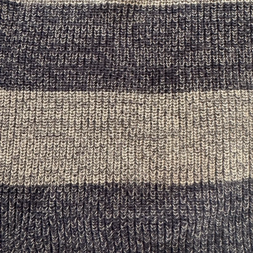 Express Sweater - Picture 3 of 4